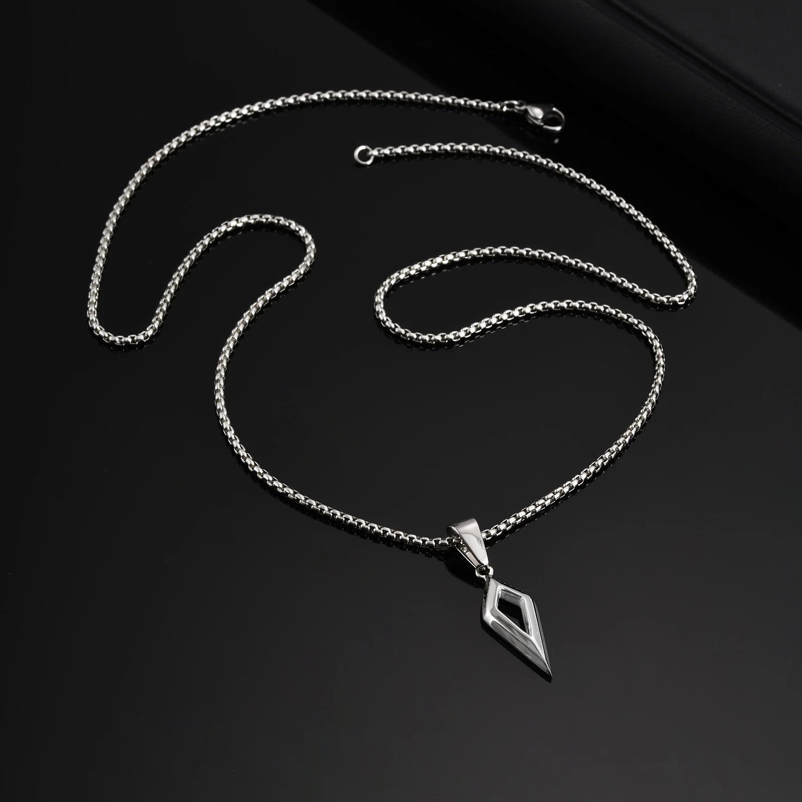 Colar Geométrico Masculino em Aço Inoxidável