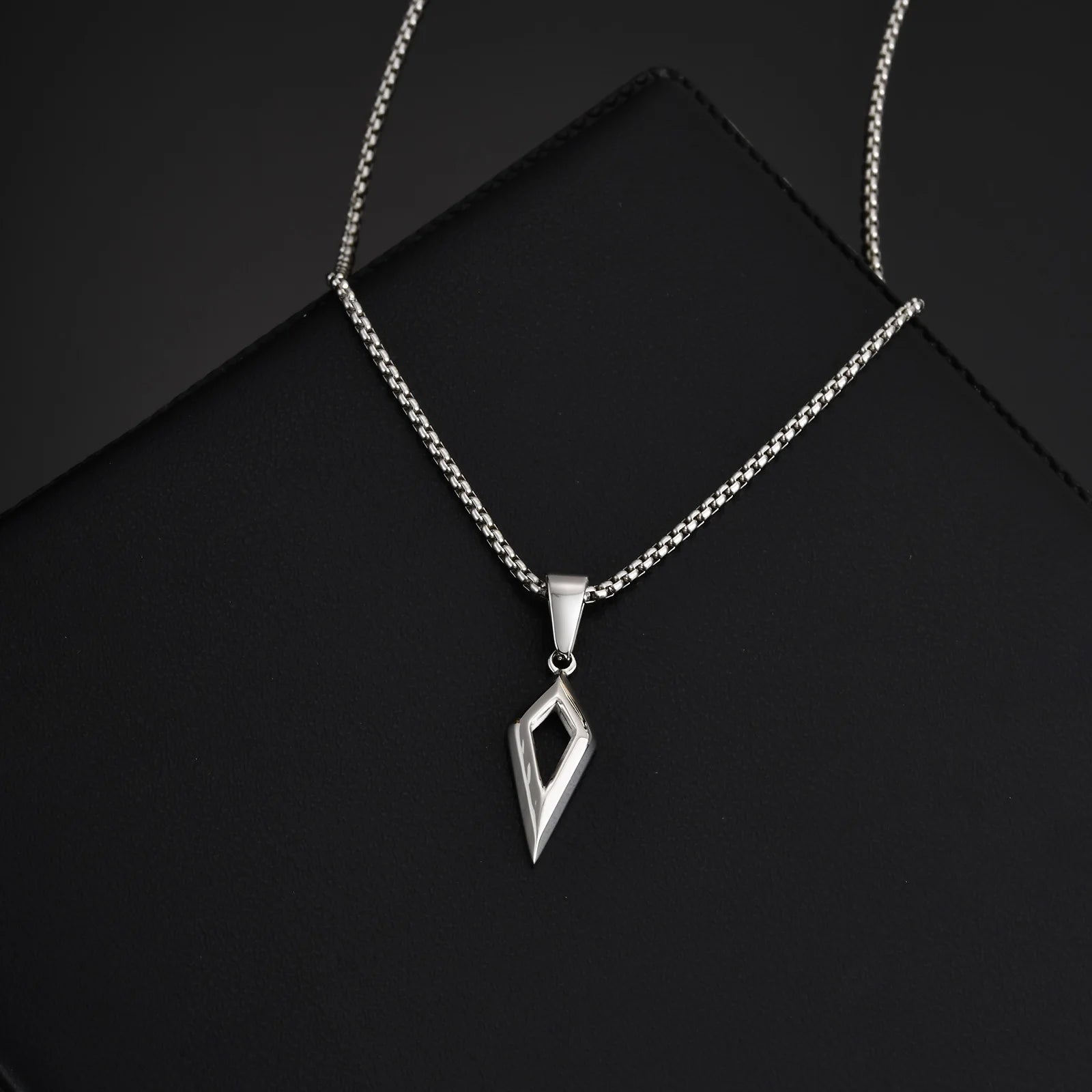 Colar Geométrico Masculino em Aço Inoxidável