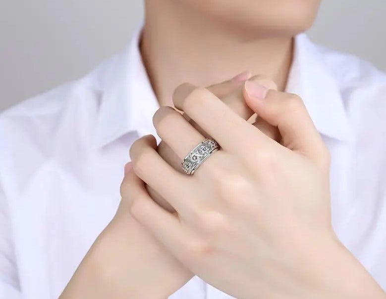 Anel Masculino Dominante em Prata com Estrela de Seis Pontas