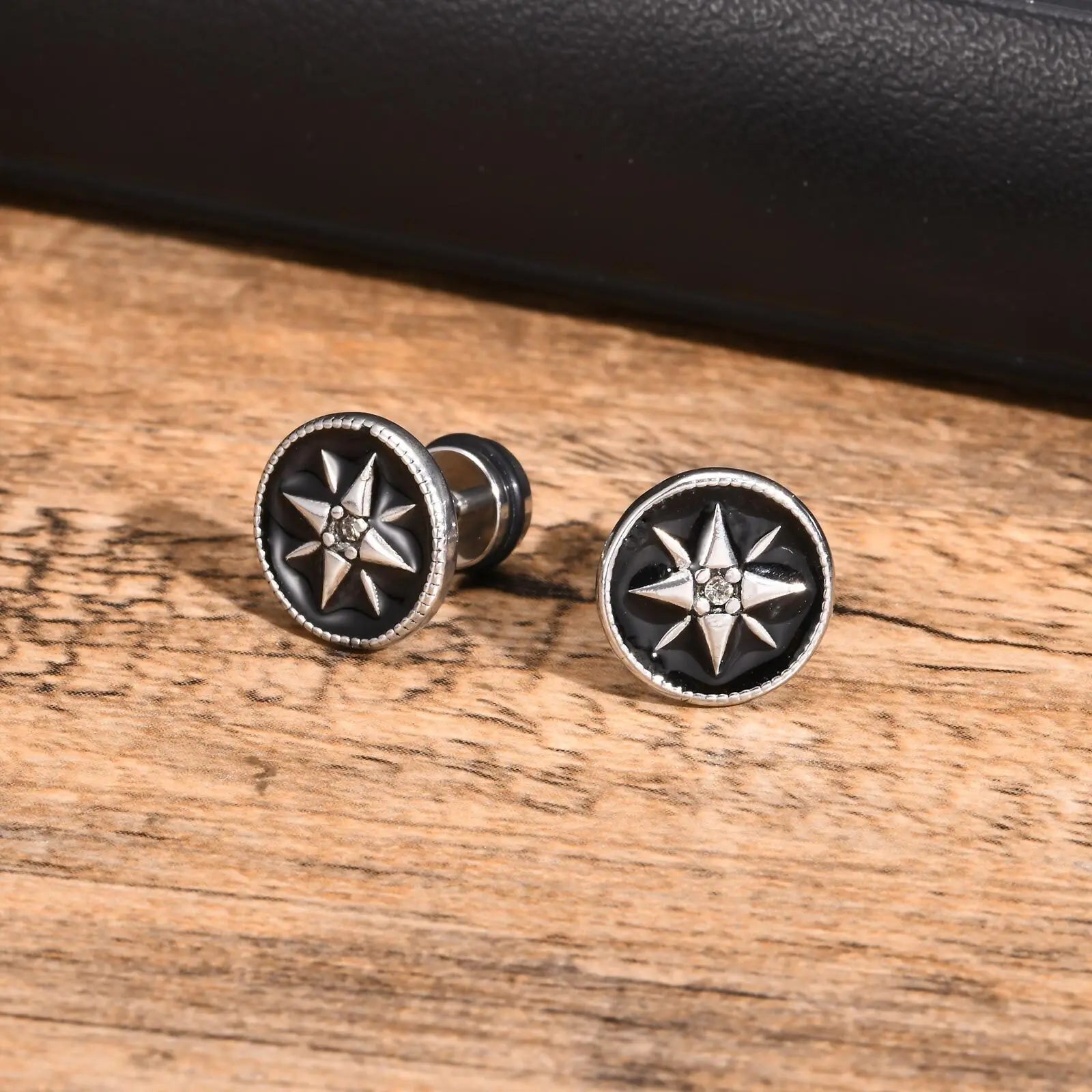 Brincos Masculinos Estrela de Bússola em Aço Inoxidável
