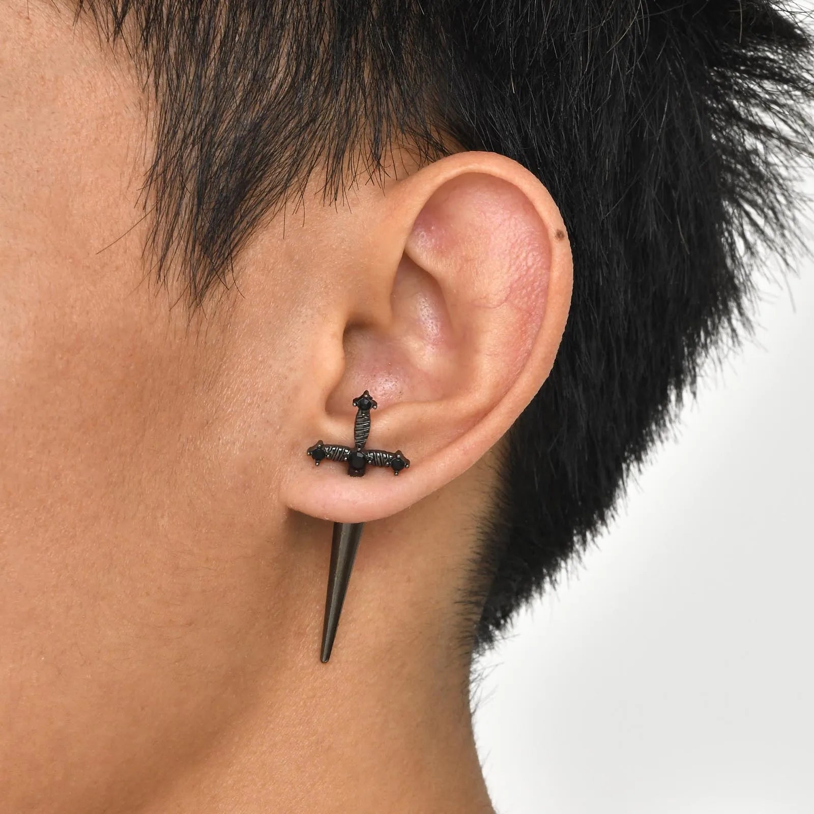 Brincos Masculinos Góticos Espada com Pedra Preta