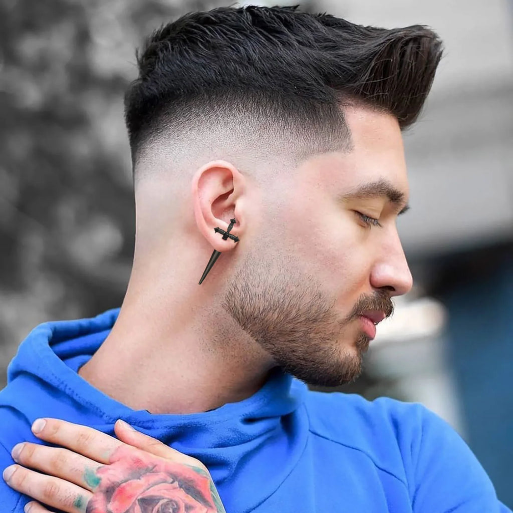 Brincos Masculinos Góticos Espada com Pedra Preta