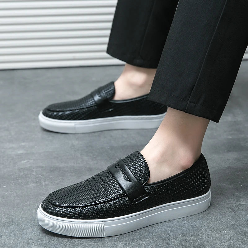 Mocassins Masculinos de Couro com Padrão Tecido