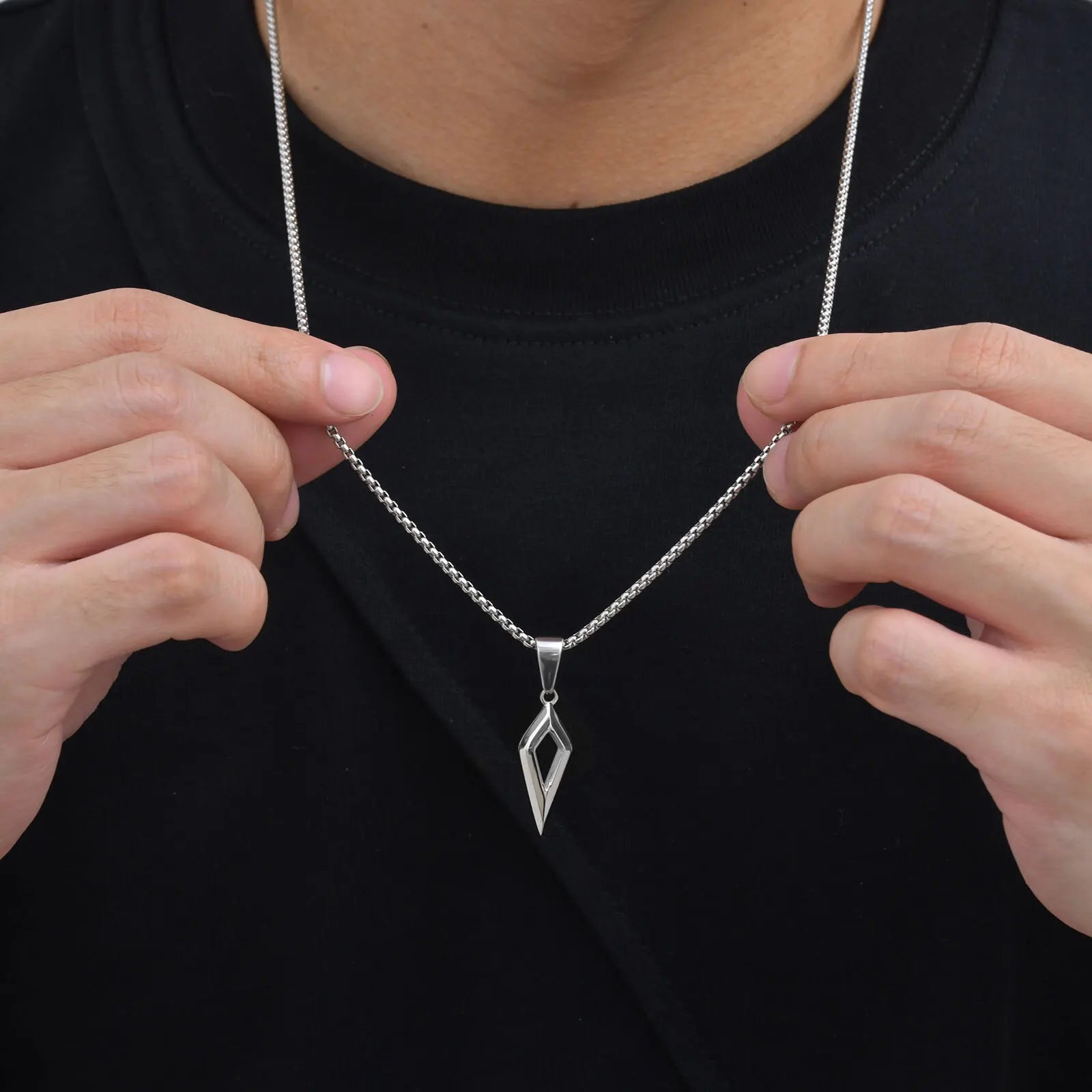 Colar Geométrico Masculino em Aço Inoxidável