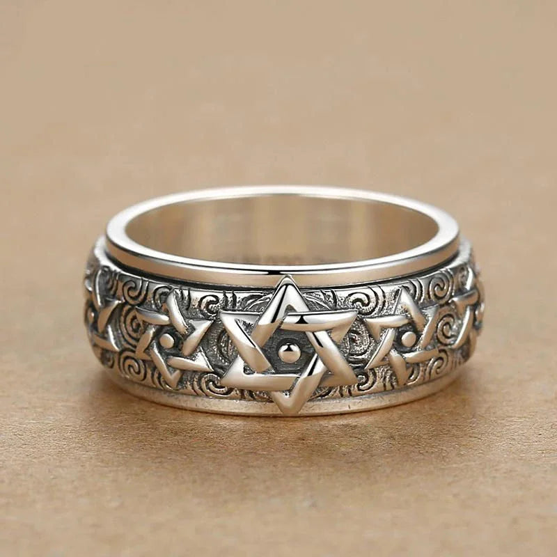 Anel Masculino Dominante em Prata com Estrela de Seis Pontas