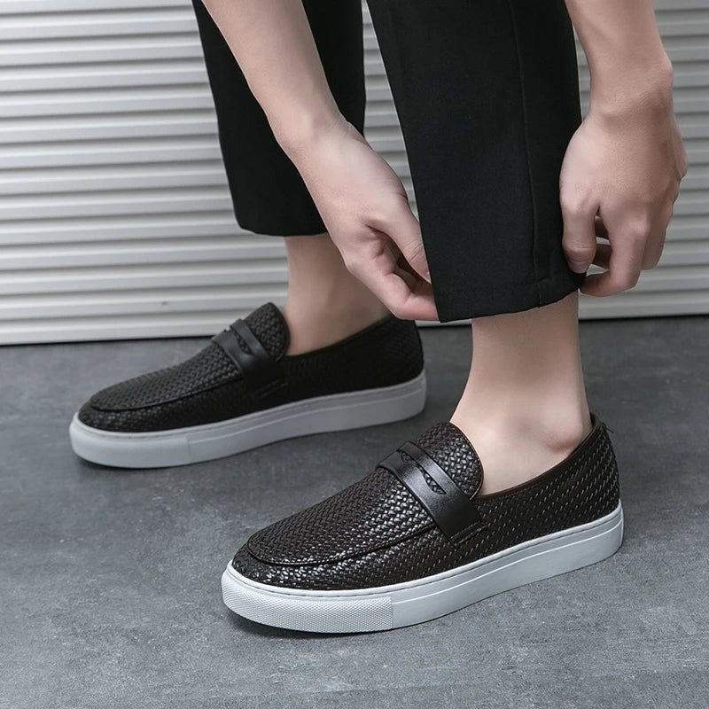 Mocassins Masculinos de Couro com Padrão Tecido