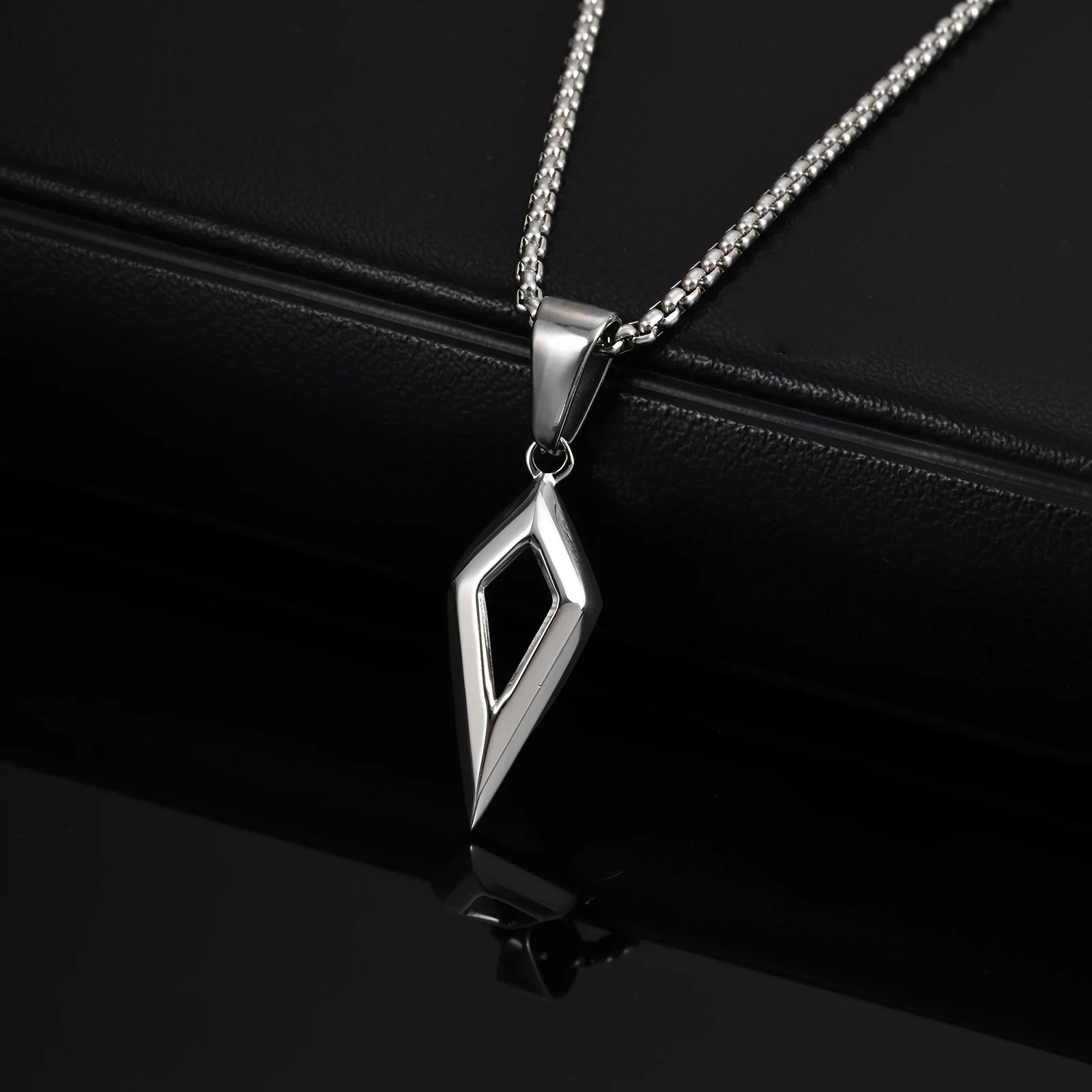 Colar Geométrico Masculino em Aço Inoxidável